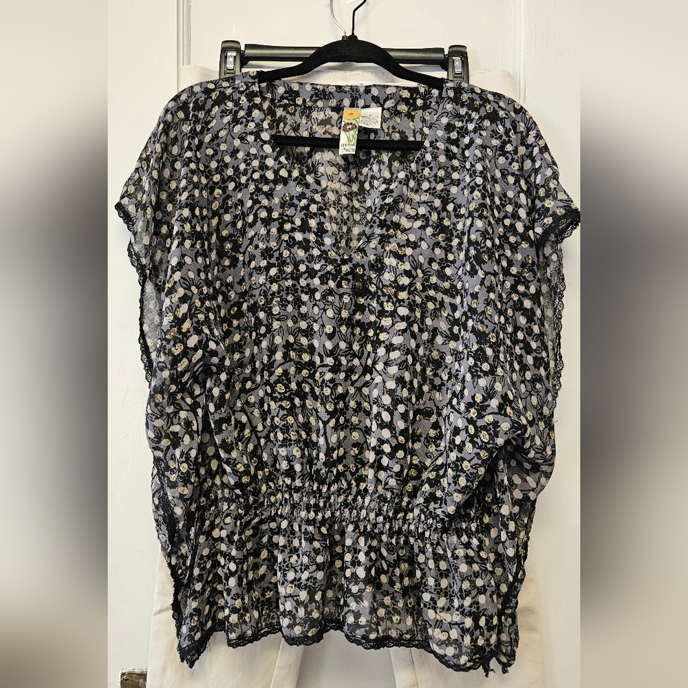 Mimi Chica Black and White Floral Blouse